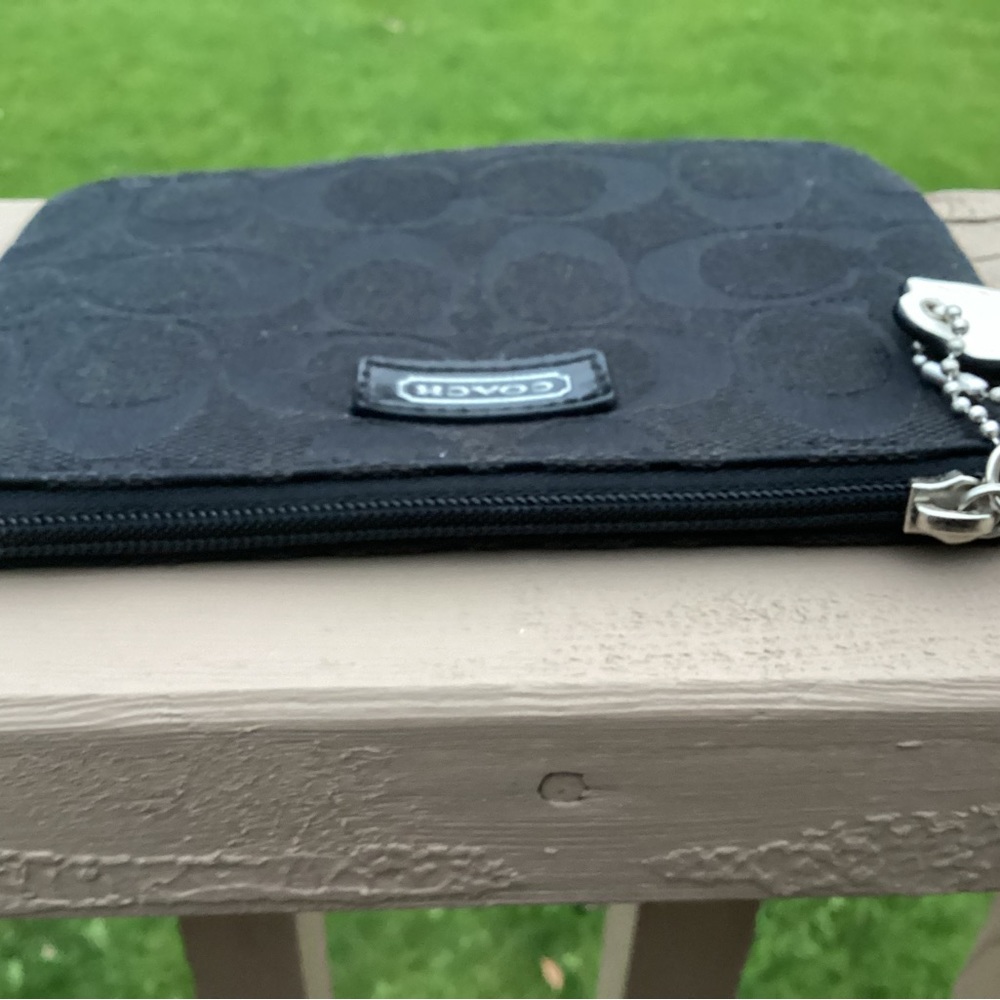 Coach small black wristlet PREOWNED - Picture 4 of 6